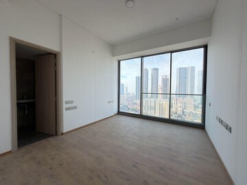 Room in 4 BHK Apartment at Rustomjee Crown, Prabhadevi – for Rent