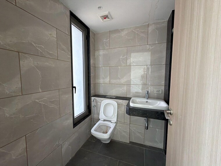 Bathroom, rustomjee-crown 4 Bedroom 2160 Sq.Ft. Apartment In Prabhadevi Mumbai 9671650