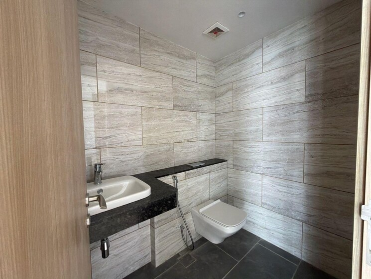 Bathroom, rustomjee-crown 4 Bedroom 2160 Sq.Ft. Apartment In Prabhadevi Mumbai 9671650