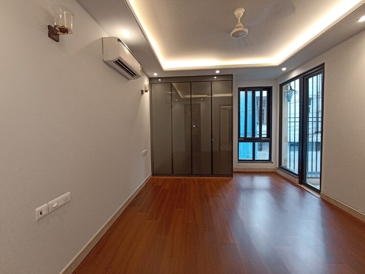 Room, greater kailash ii 4 Bedroom 250 Sq.Yd. Builder Floor In Greater Kailash ii Delhi 9671956