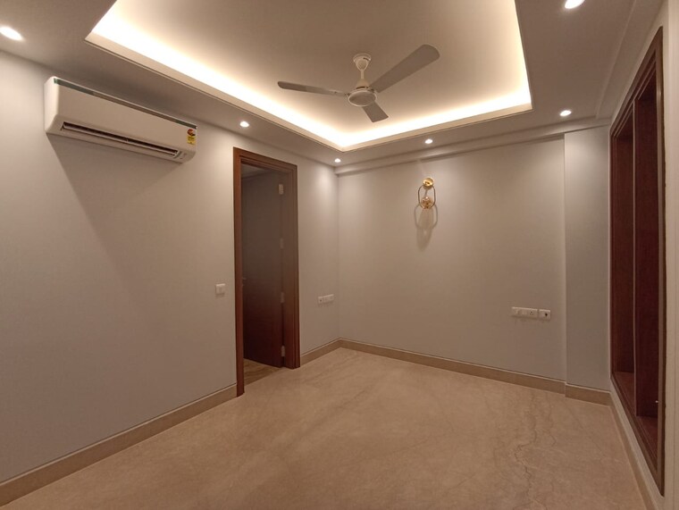 Room, greater kailash ii 4 Bedroom 250 Sq.Yd. Builder Floor In Greater Kailash ii Delhi 9671956