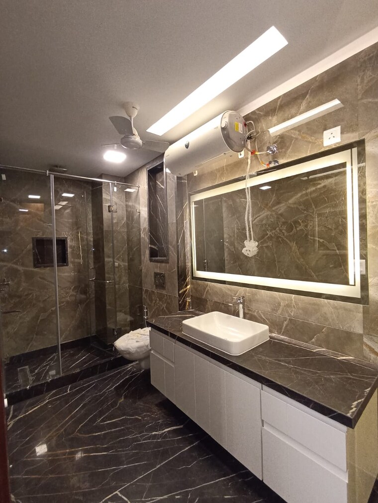 Attached Bathroom, greater kailash ii 4 Bedroom 250 Sq.Yd. Builder Floor In Greater Kailash ii Delhi 9671956