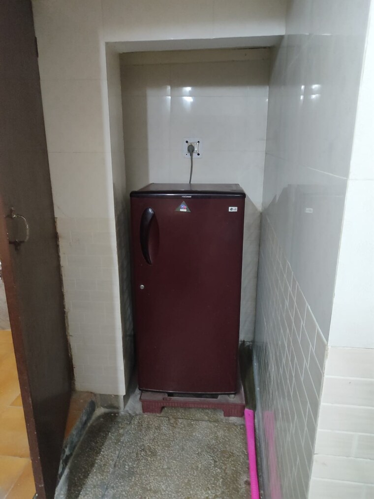 Bathroom, varun-enclave 1 RK 300 Sq.Ft. Apartment In Sector 28 Noida 9671922