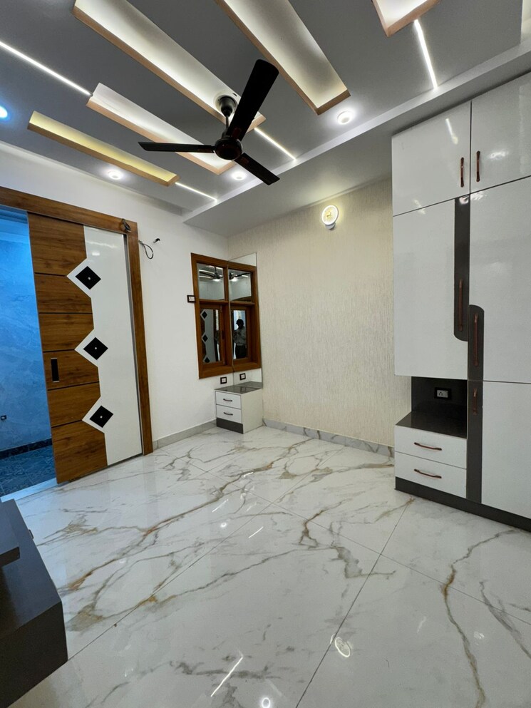 Room, nawada 4 Bedroom 110 Sq.Yd. Builder Floor In Nawada Delhi 9671893