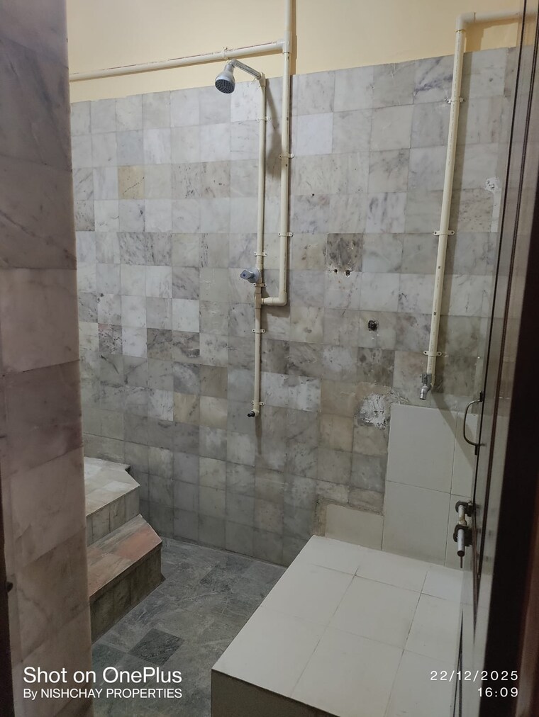 Bathroom, hrbr layout 3 Bedroom 1500 Sq.Ft. Independent House In Hrbr Layout Bangalore 9671923