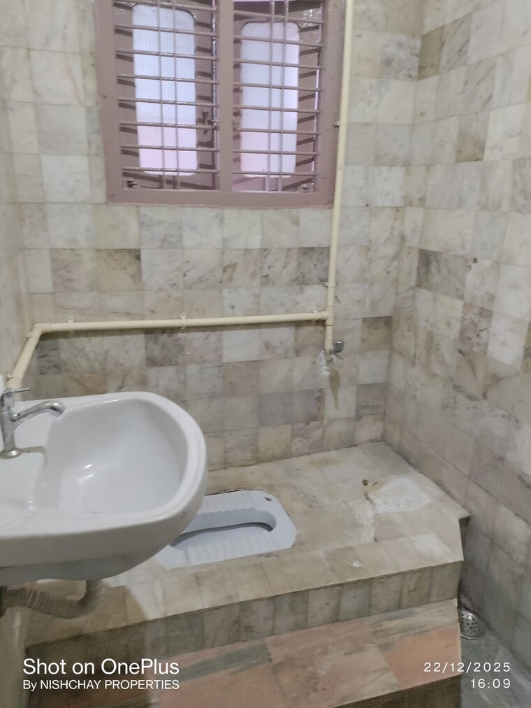 Bathroom, hrbr layout 3 Bedroom 1500 Sq.Ft. Independent House In Hrbr Layout Bangalore 9671923