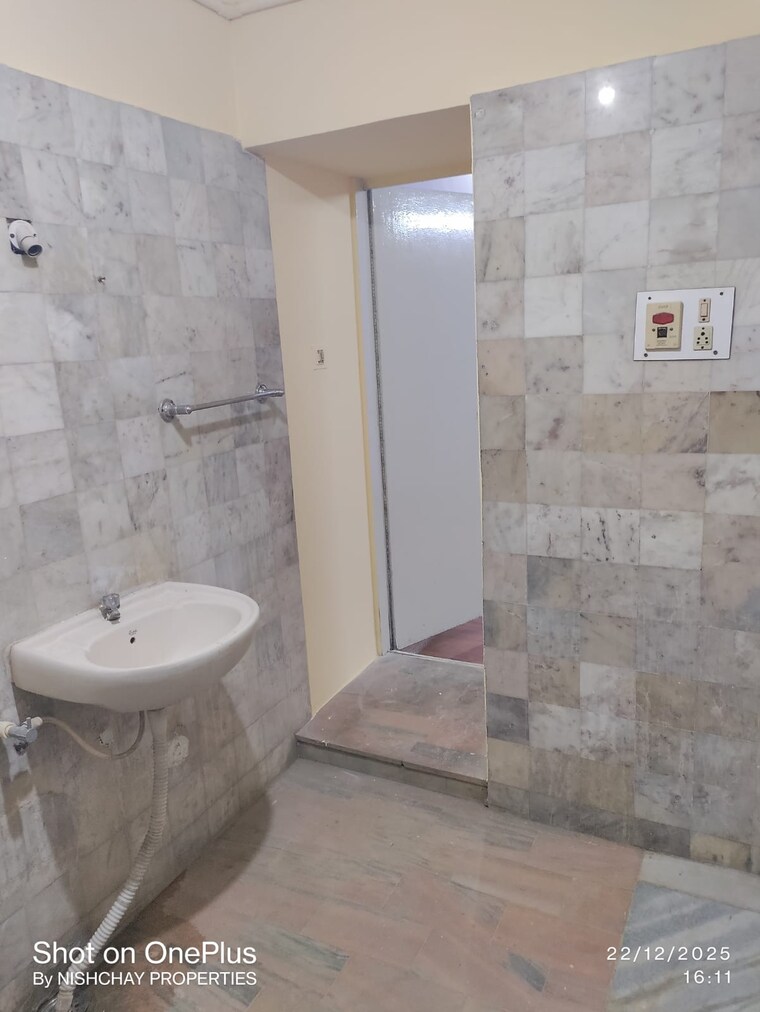 Bathroom, hrbr layout 3 Bedroom 1500 Sq.Ft. Independent House In Hrbr Layout Bangalore 9671923