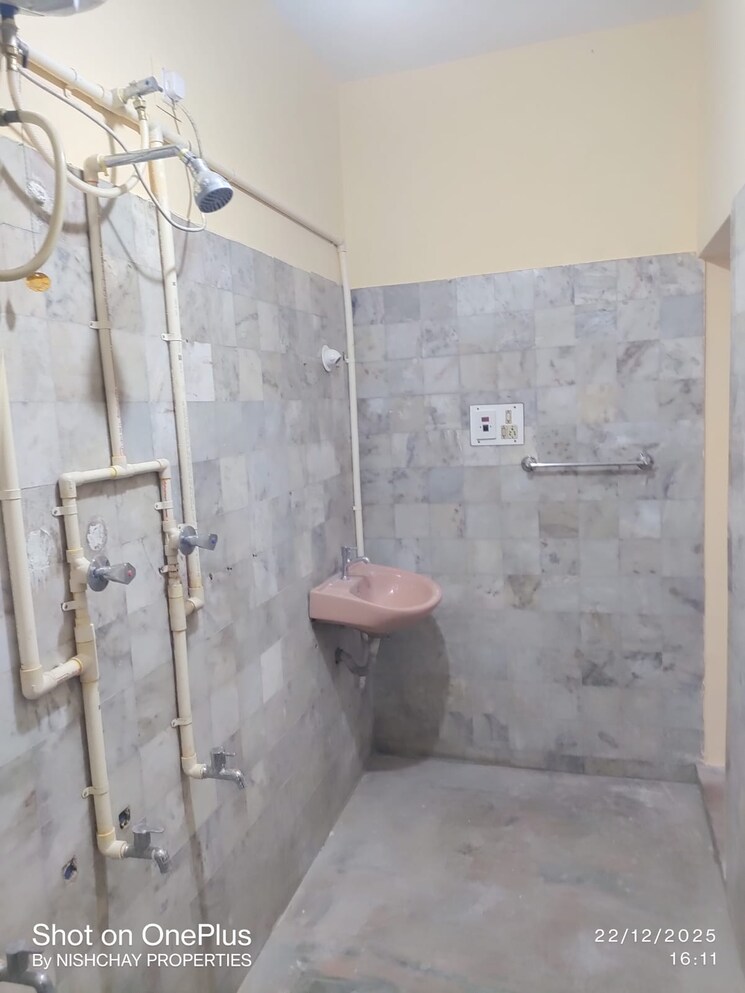 Bathroom, hrbr layout 3 Bedroom 1500 Sq.Ft. Independent House In Hrbr Layout Bangalore 9671923