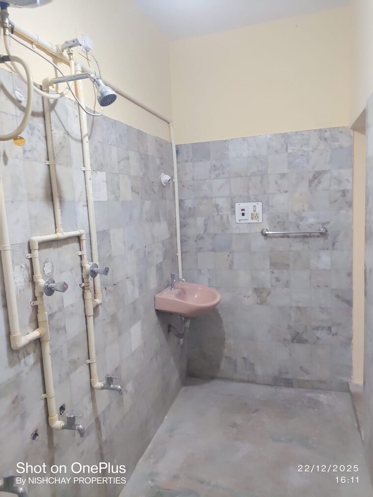 Bathroom, hrbr layout 3 Bedroom 1500 Sq.Ft. Independent House In Hrbr Layout Bangalore 9671923