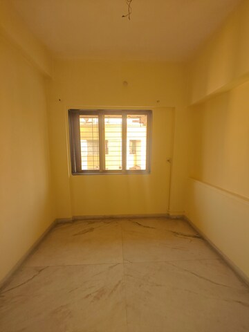 Room in 2.5 BHK Apartment at Seawoods Sector 42 – for Rent