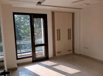 Room in 3 BHK Builder Floor at Greater Kailash ii – for Rent
