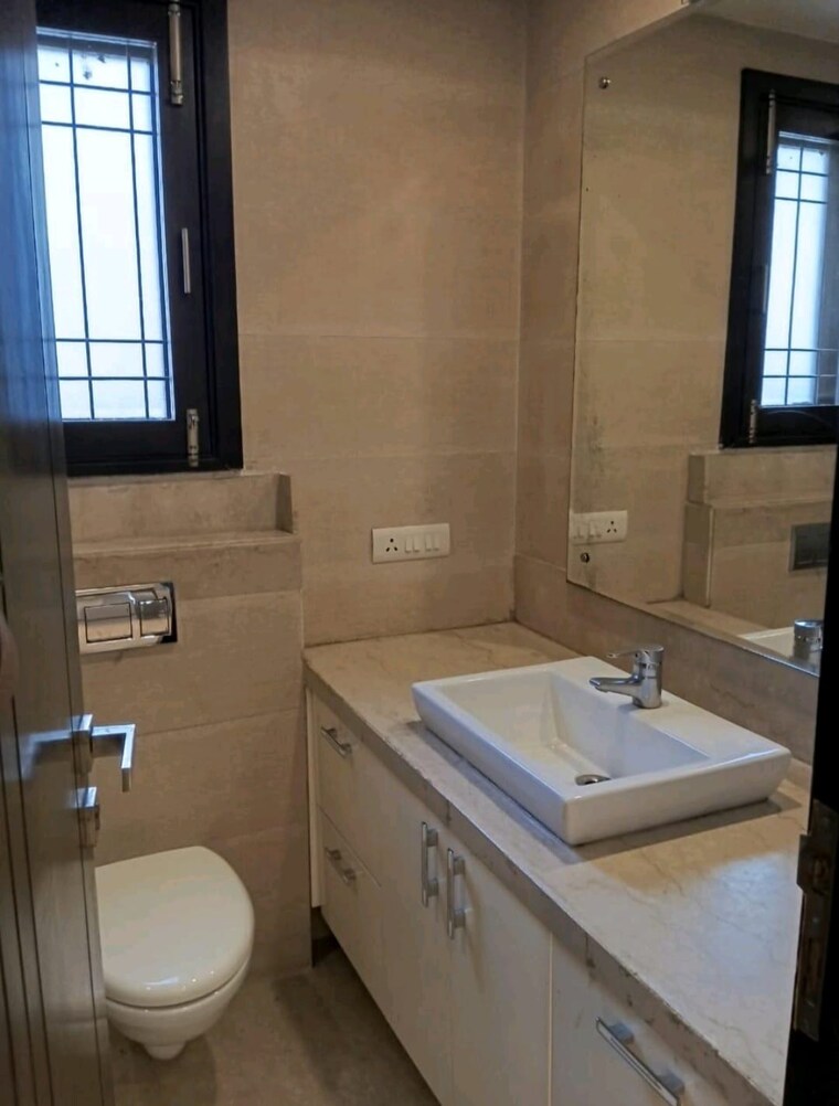 Bathroom, greater kailash ii 3 Bedroom 250 Sq.Yd. Builder Floor In Greater Kailash ii Delhi 9672103