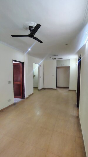 Room in 3 BHK Builder Floor at Saket – for Rent