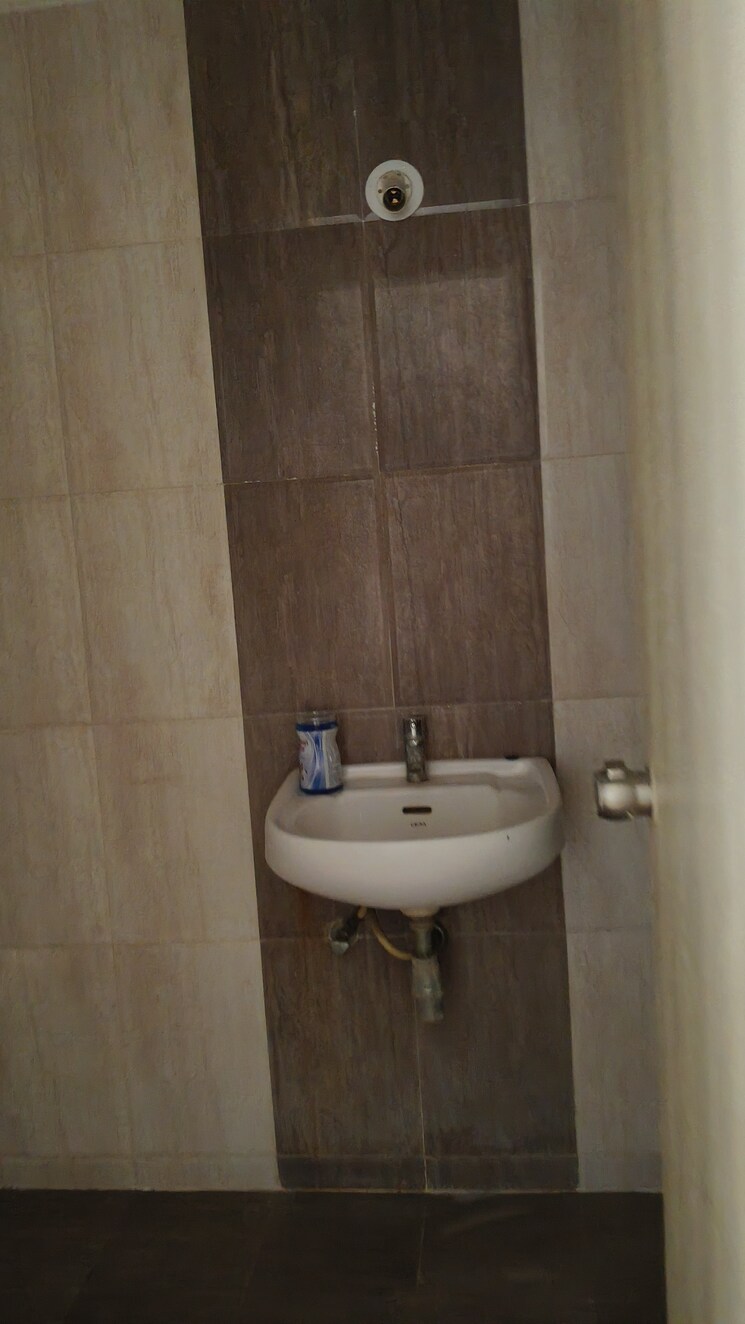 Bathroom, highland-anandvan 2 Bedroom 1050 Sq.Ft. Apartment In Baner Pune 9672163