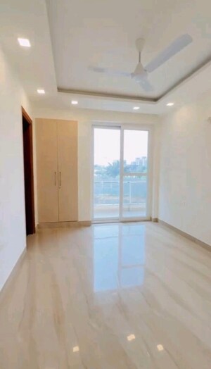 Room in 3 BHK Builder Floor at Puri Kohinoor, Sector 89 – for Rent