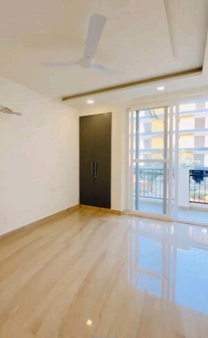 Room in 3 BHK Builder Floor at Puri Kohinoor, Sector 89 – for Rent