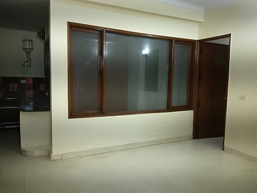 Room in 3 BHK Independent House at Sector 17 – for Rent