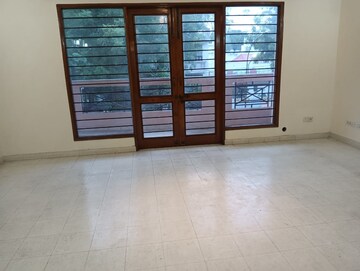 Room in 3 BHK Independent House at Sector 17 – for Rent