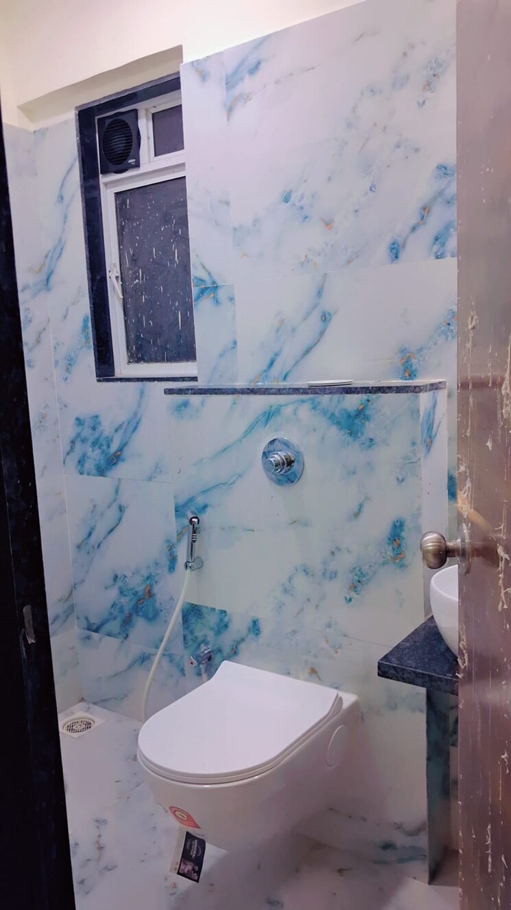 Bathroom, vakola 2 Bedroom 630 Sq.Ft. Apartment In Vakola Mumbai 9672429