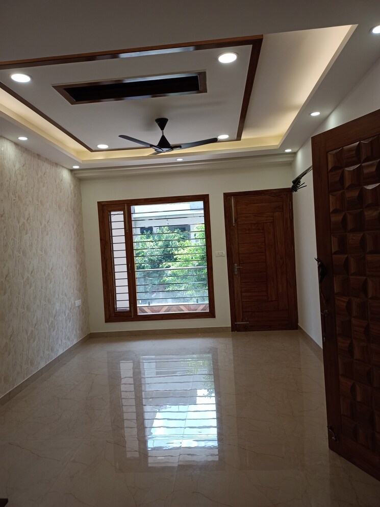 Bedroom, sector 89 3 Bedroom 250 Sq.Yd. Builder Floor In Sector 89 Faridabad 9672548