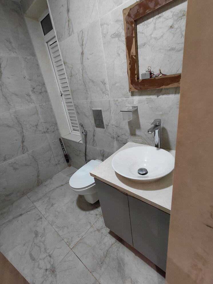 Bathroom, satellite-tower 3 Bedroom 1700 Sq.Ft. Apartment In Goregaon East Mumbai 9672478