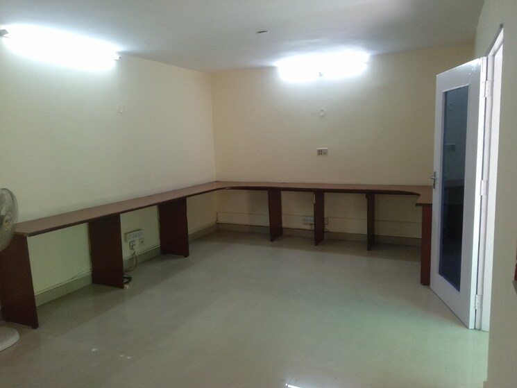 Room, ranka-park Commercial Office Space 300 Sq.Ft. In Richmond Town Bangalore 9672546