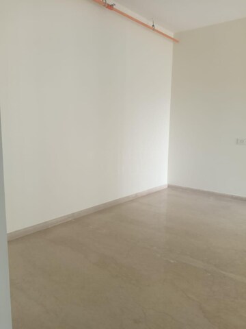 Room in 2 BHK Apartment at Kalpataru Elitus, Mulund West – for Rent