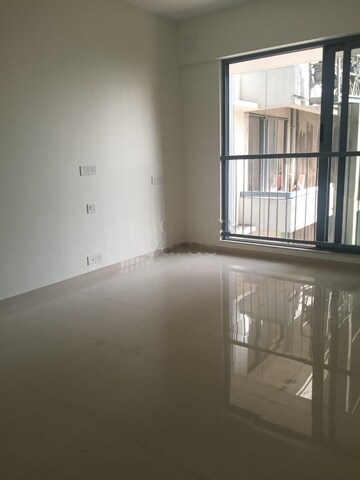 Room in 2 BHK Apartment at Kalpataru Elitus, Mulund West – for Rent