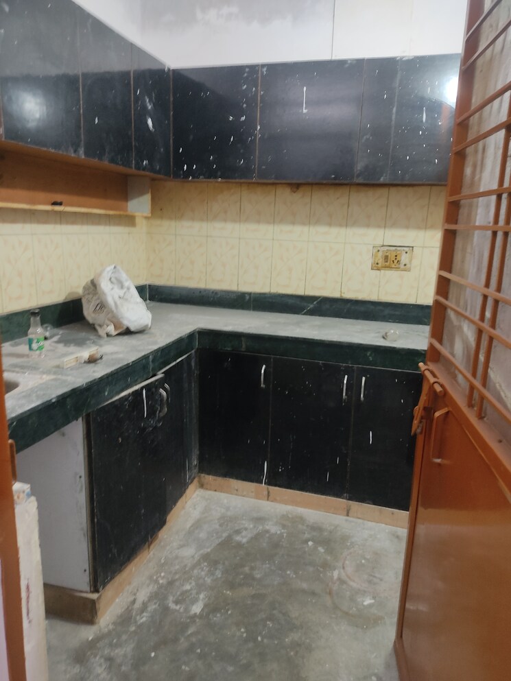 Kitchen, khirki extension 2 Bedroom 110 Sq.Yd. Builder Floor In Khirki Extension Delhi 9672616