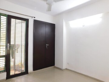 Room in 2.5 BHK Apartment at Logix Blossom County, Sector 137 – for Sale
