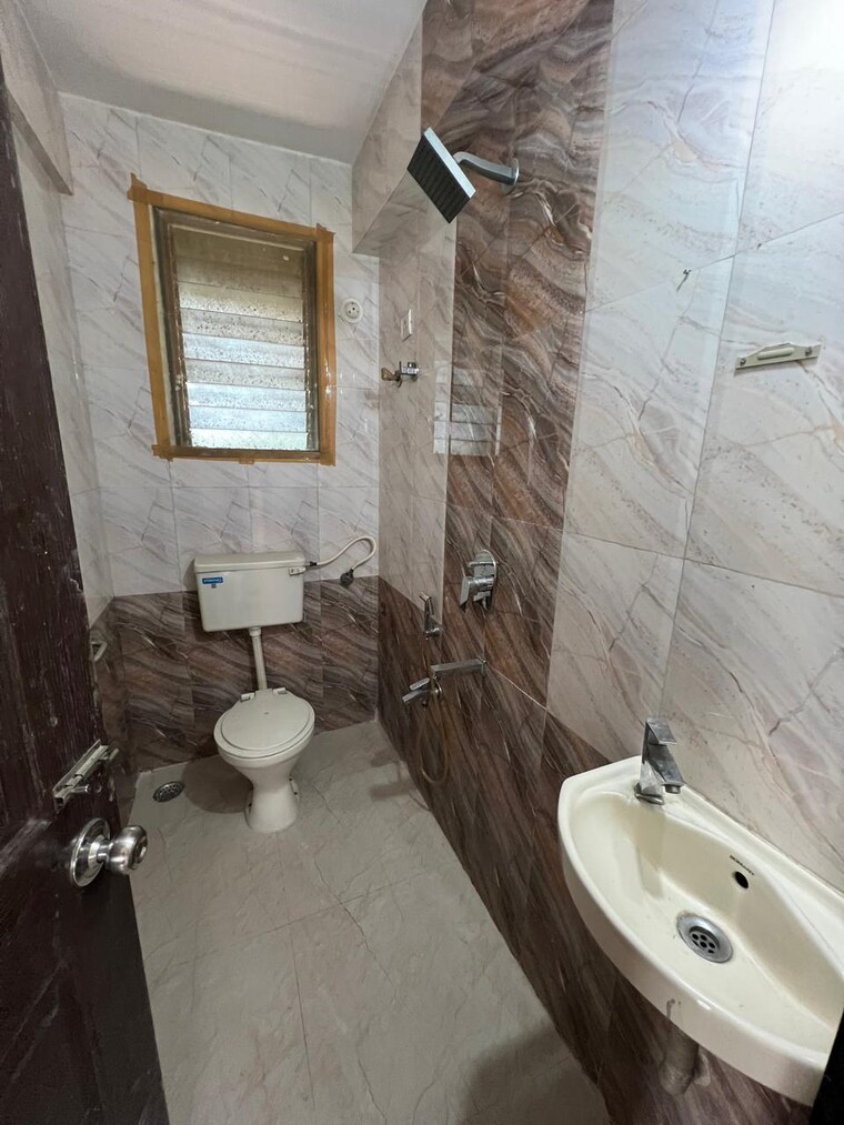 Bathroom, sunpreet-sagarika 2 Bedroom 1200 Sq.Ft. Apartment In Kharghar Sector 10 Navi Mumbai 9672589