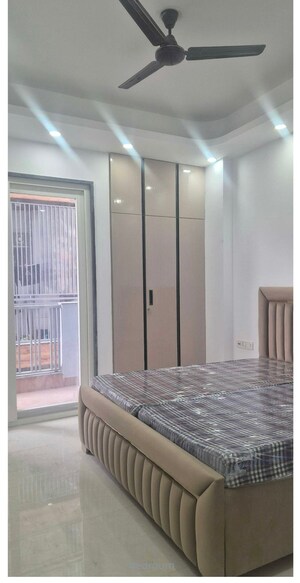 Building Lobby in 1 BHK Builder Floor at DLF City Phase III, Sector 24 – for Rent