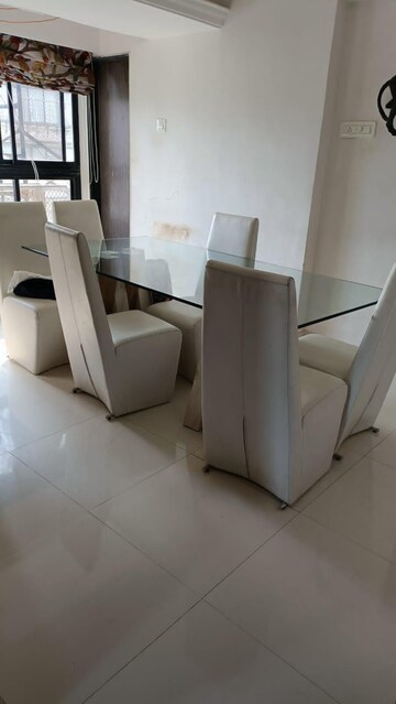 Room in 4 BHK Apartment at Prabhadevi CHS, Prabhadevi – for Rent