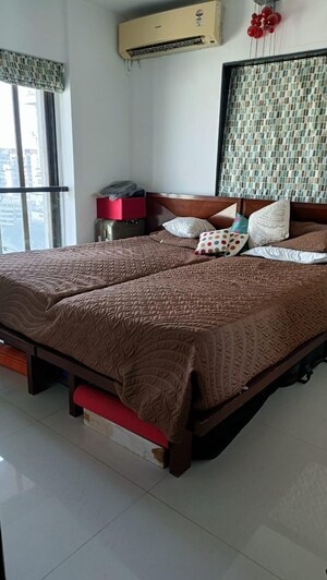 Bedroom in 4 BHK Apartment at Prabhadevi CHS, Prabhadevi – for Rent