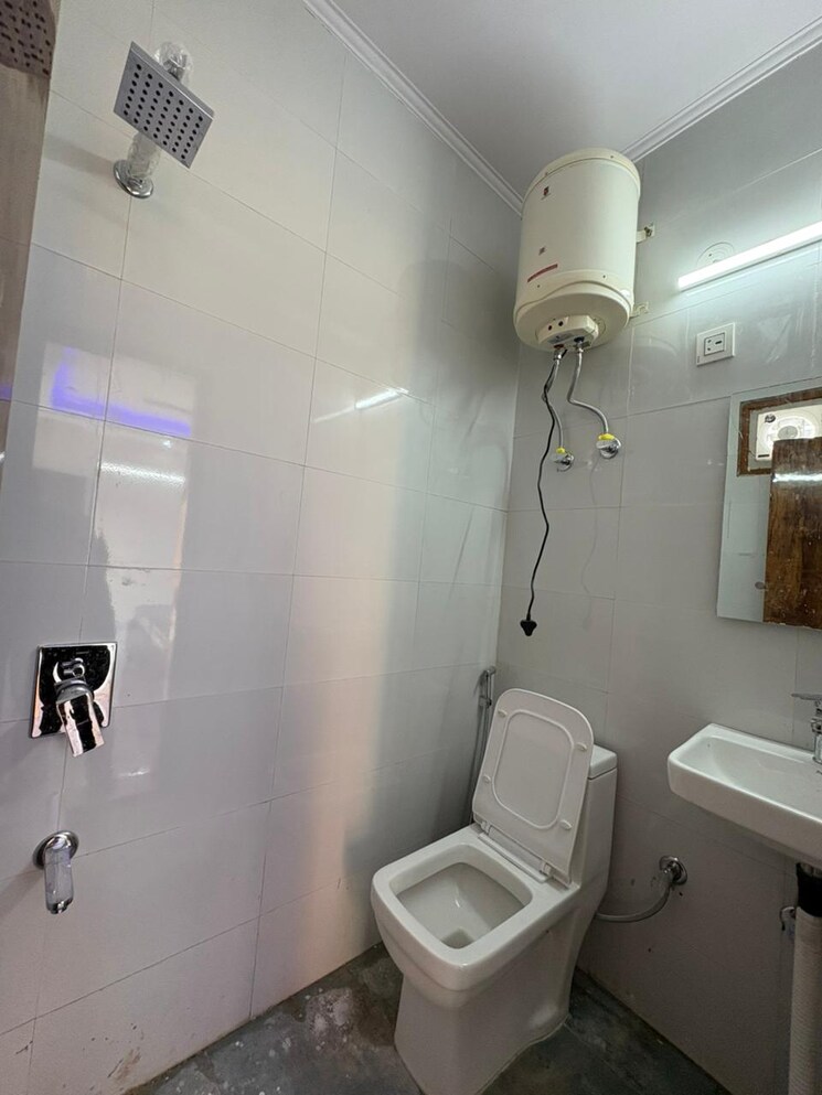 Bathroom, dlf-city-phase-iii 1 RK 480 Sq.Ft. Builder Floor In Sector 24 Gurgaon 9673015