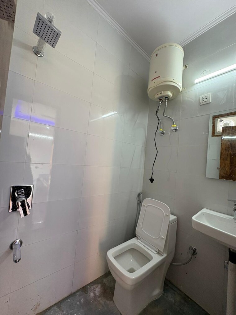 Bathroom, dlf-city-phase-iii 1 RK 480 Sq.Ft. Builder Floor In Sector 24 Gurgaon 9673015