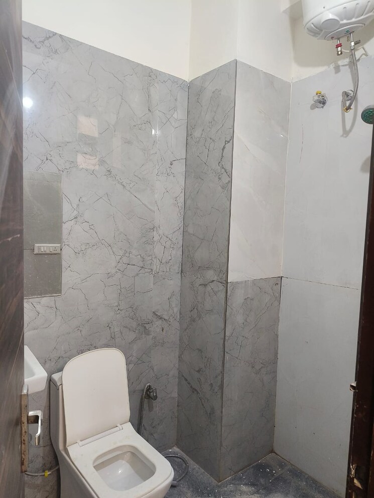Bathroom, vip-ashiana-homes 1 RK 500 Sq.Ft. Apartment In Vip Road Zirakpur 9672984