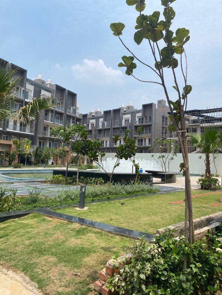 Garden, smart-world-orchard 3 Bedroom 1680 Sq.Ft. Apartment In Sector 61 Gurgaon 9672867