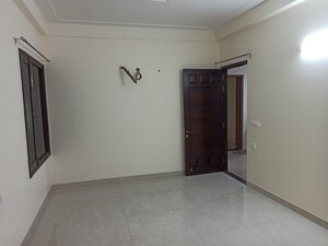 Room in  Shop at Gomti Nagar – for Rent