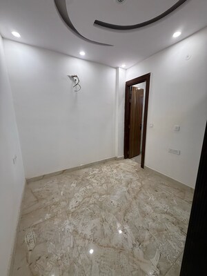 Room in 2 BHK Builder Floor at Mahaveer Nagar – for Sale