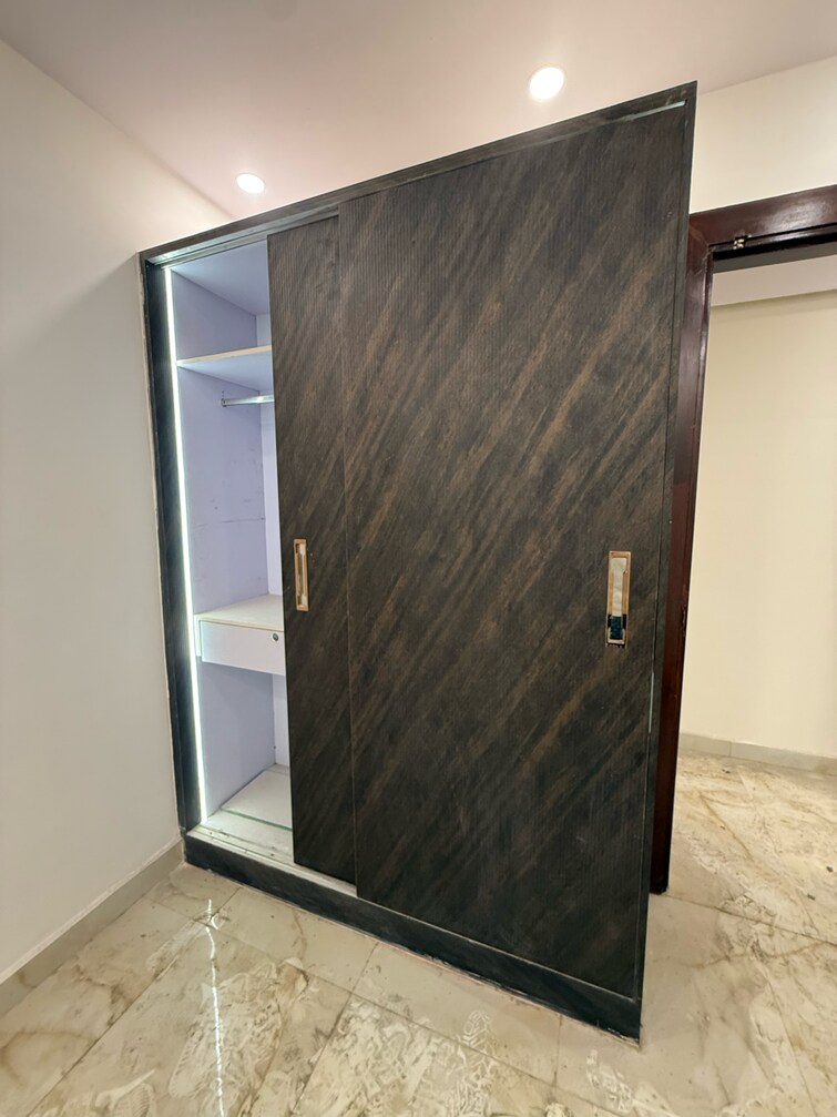 Cover Image, mahaveer nagar 2 Bedroom 90 Sq.Yd. Builder Floor In Mahaveer Nagar Delhi 9673083