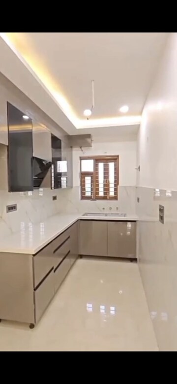 Kitchen in 3 BHK Builder Floor at BPTP District 3, Sector 85 – for Sale