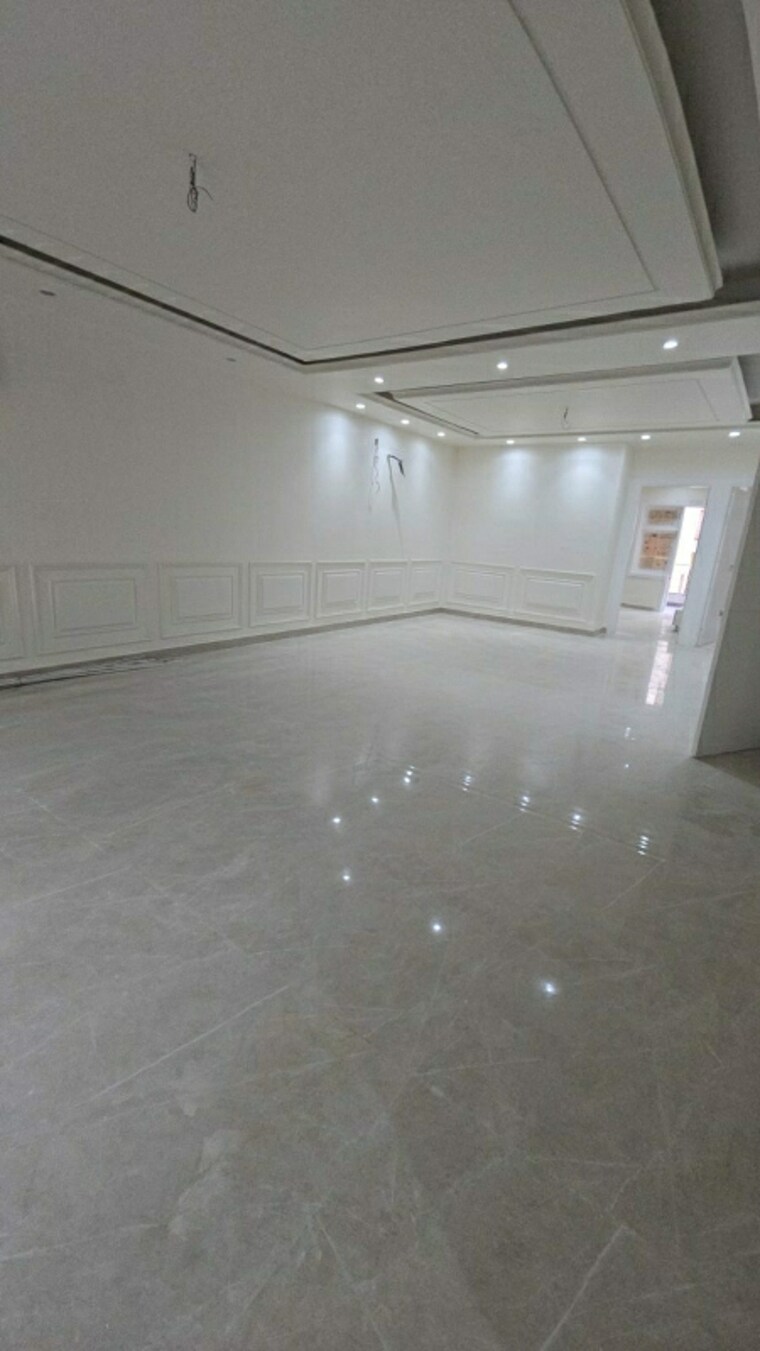 Room, green fields colony 4 Bedroom 400 Sq.Yd. Builder Floor In Green Fields Colony Faridabad 9673080