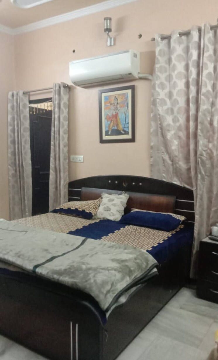 Bedroom, chiranjiv vihar 5 Bedroom 180 Sq.Yd. Independent House In Chiranjiv Vihar Ghaziabad 9673147