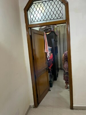 Furnished Amenities in 2 BHK Builder Floor at Uttam Nagar West – for Sale