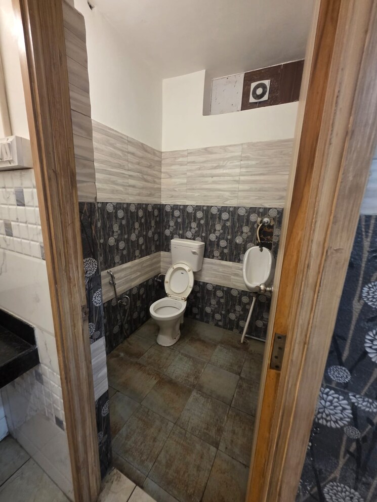 Attached Bathroom, c scheme Commercial Office Space 1800 Sq.Ft. In C Scheme Jaipur 9673104