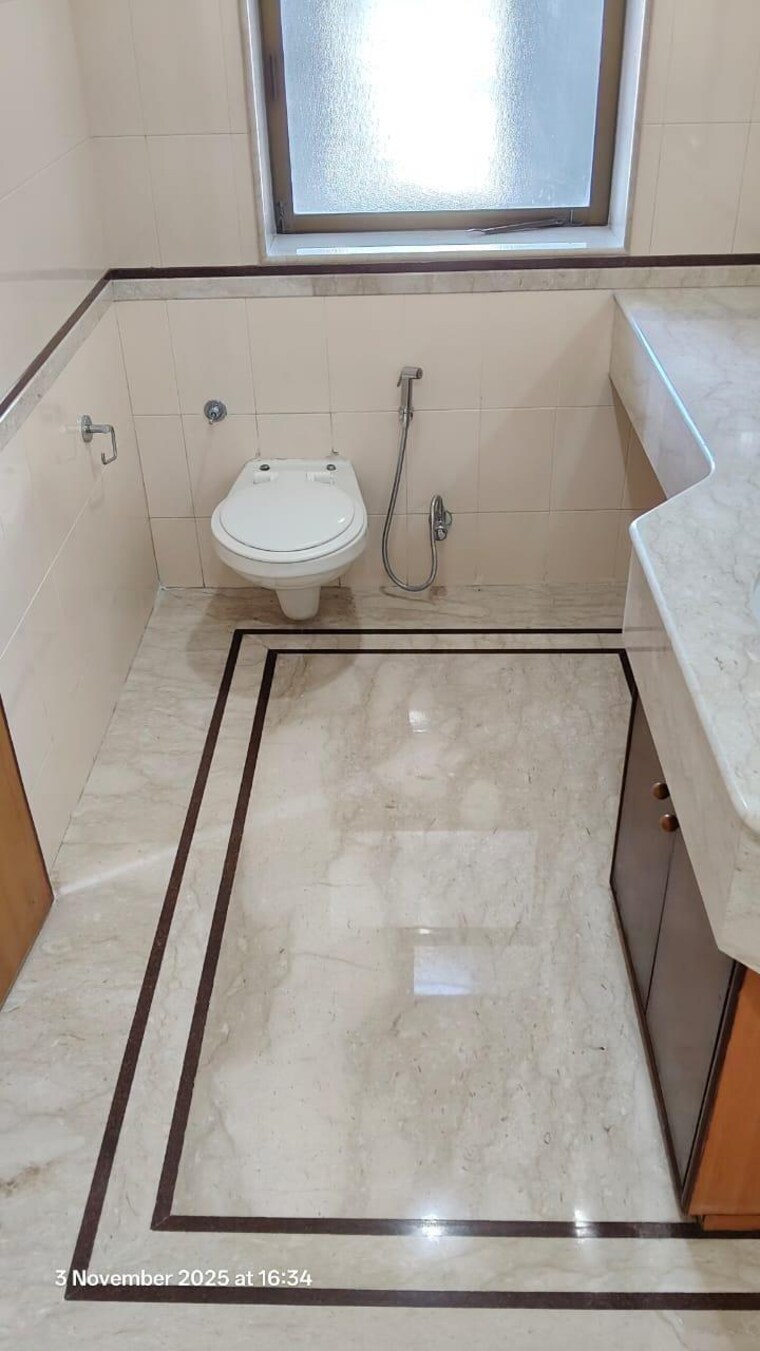 Bathroom, prabhadevi-chs 4 Bedroom 2220 Sq.Ft. Apartment In Prabhadevi Mumbai 9673123