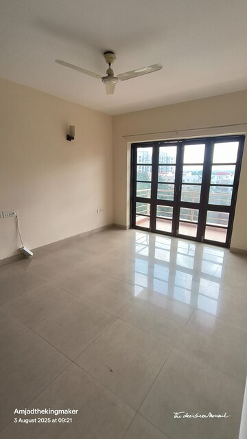 Room in 3.5 BHK Apartment at Parkway Tivoli Apartment, Whitefield – for Rent