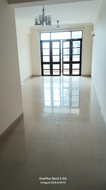 Room in 3.5 BHK Apartment at Parkway Tivoli Apartment, Whitefield – for Rent