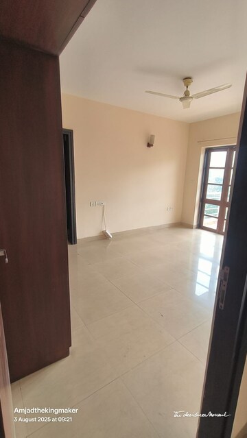 Room in 3.5 BHK Apartment at Parkway Tivoli Apartment, Whitefield – for Rent
